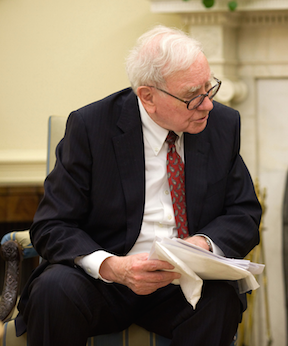 These are the 18 books that Warren Buffett thinks you should read to get smarter about investing and trading